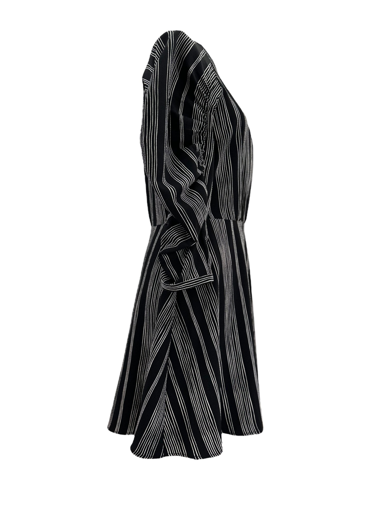 Vestido Who What Wear - Negro con rayas